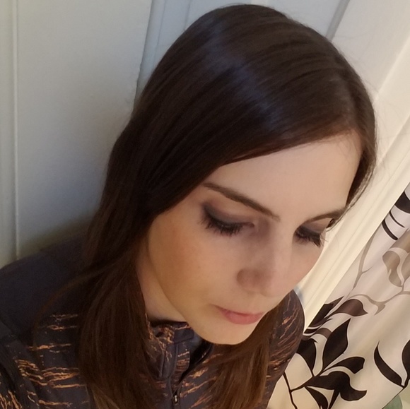 Welcome! I'd love to help you 💕 - Picture 1 of 1